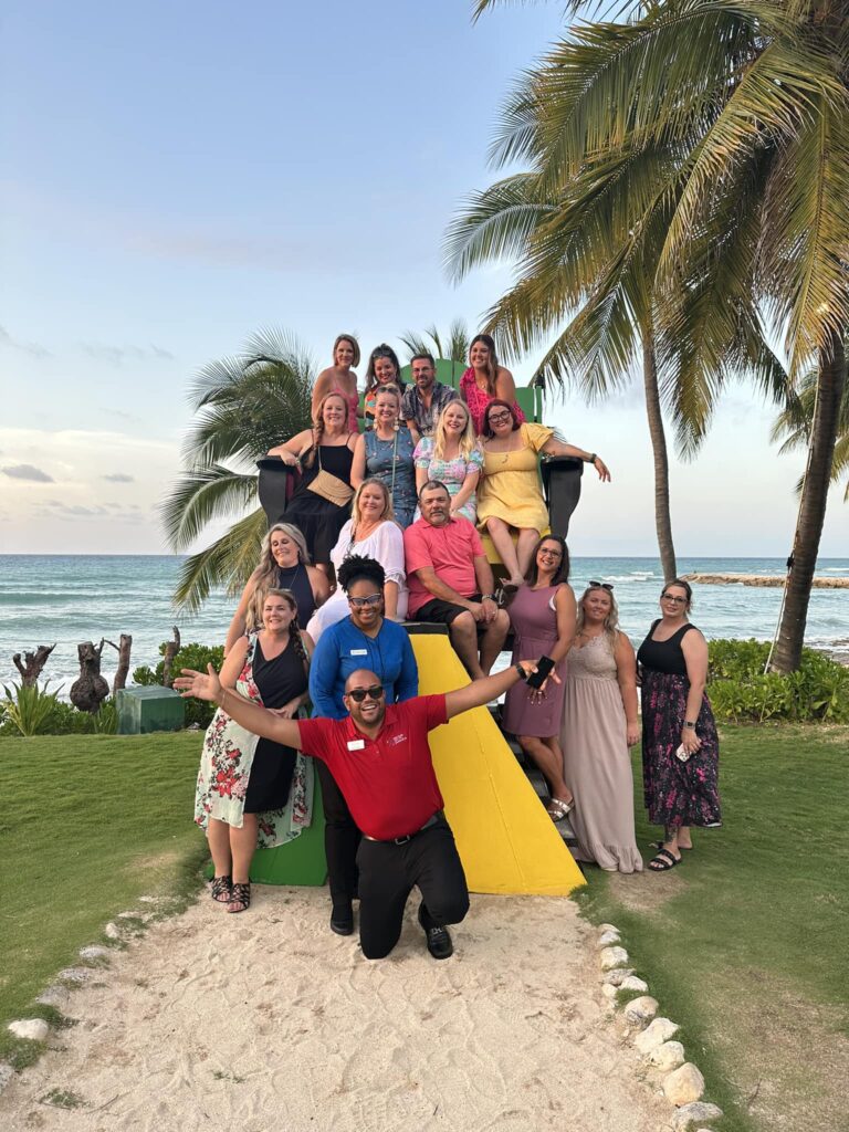 Why BECOME A TRAVEL AGENT
