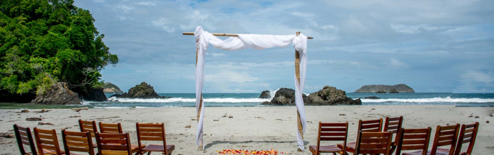 Compare these two resorts in Costa Rica for couples interested in a destination wedding-Secrets Papagayo Costa Rica and Dreams Las Mareas Costa Rica 