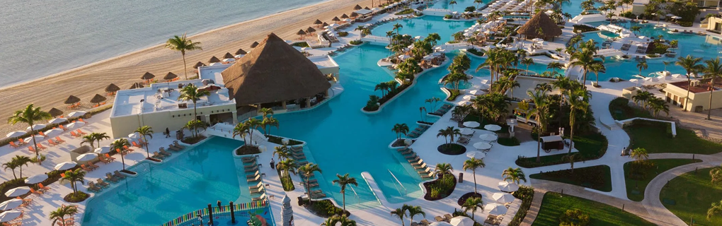 moon palace cancun wedding a luxurious destination wedding experience on a budget 