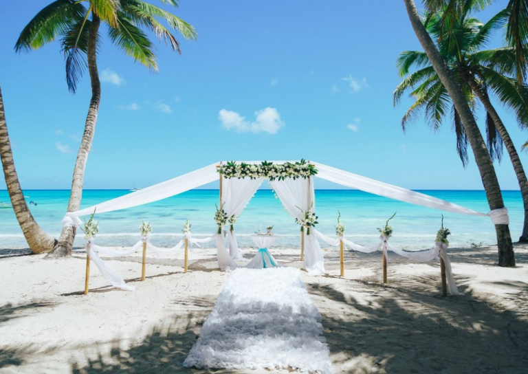 Top 11 Reasons to Have a Destination Wedding