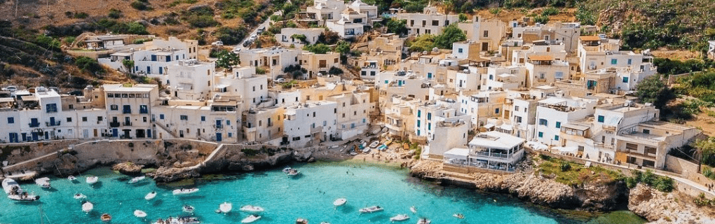 Why Maine is a great place to become a travel agent who specializes in Hawaii Maine work as a travel agent in Maine and sell trips to Hawaii. 