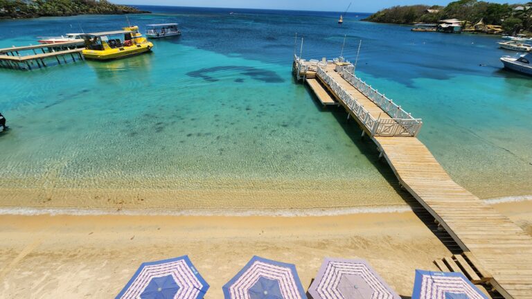 From Port Stop to Paradise: Why Roatán Is Worth Staying Longer