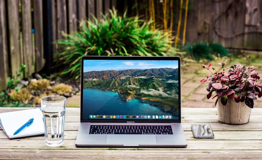 How Travel Advisors Write Content That Converts: Turning Blog Articles into High-Value Inquiries