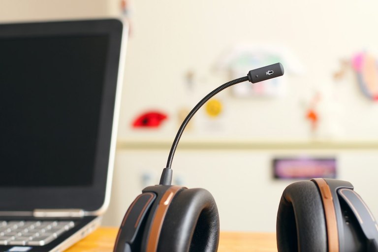 Travel agency CEO conducting a structured 20-minute diagnostic discovery consultation call with a prospective luxury client