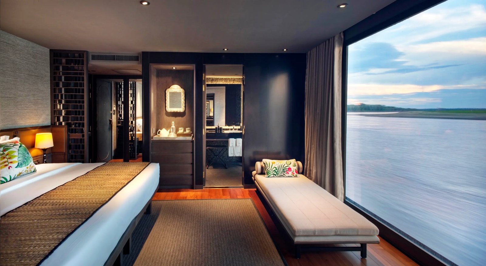Aqua Nera Design Suite featuring a king bed facing full-length glass walls overlooking the Amazon River