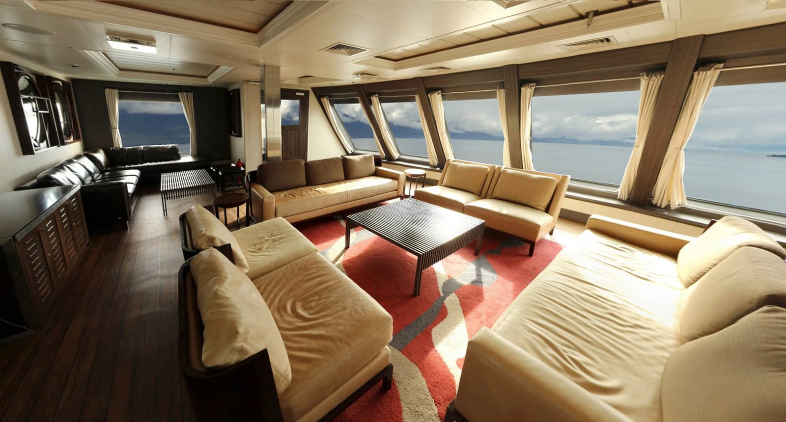 Yamana Lounge social lounge on Australis Cruises with comfortable seating and bar service