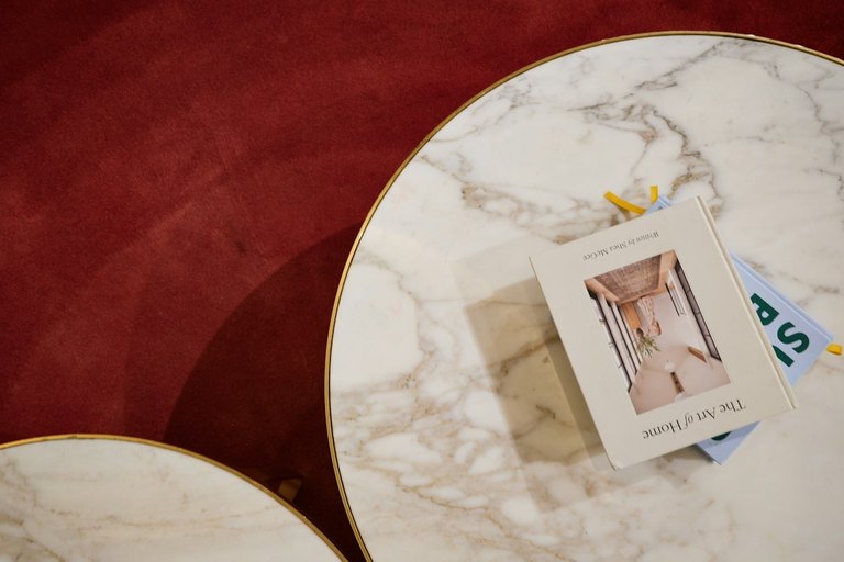 Custom-imprinted Signature Travel Network luxury print magazine and handwritten note on a client coffee table