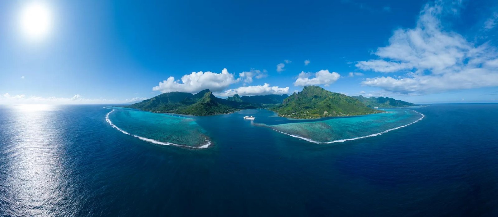 Dramatic volcanic peaks of Cook's Bay in Moorea, Tahiti